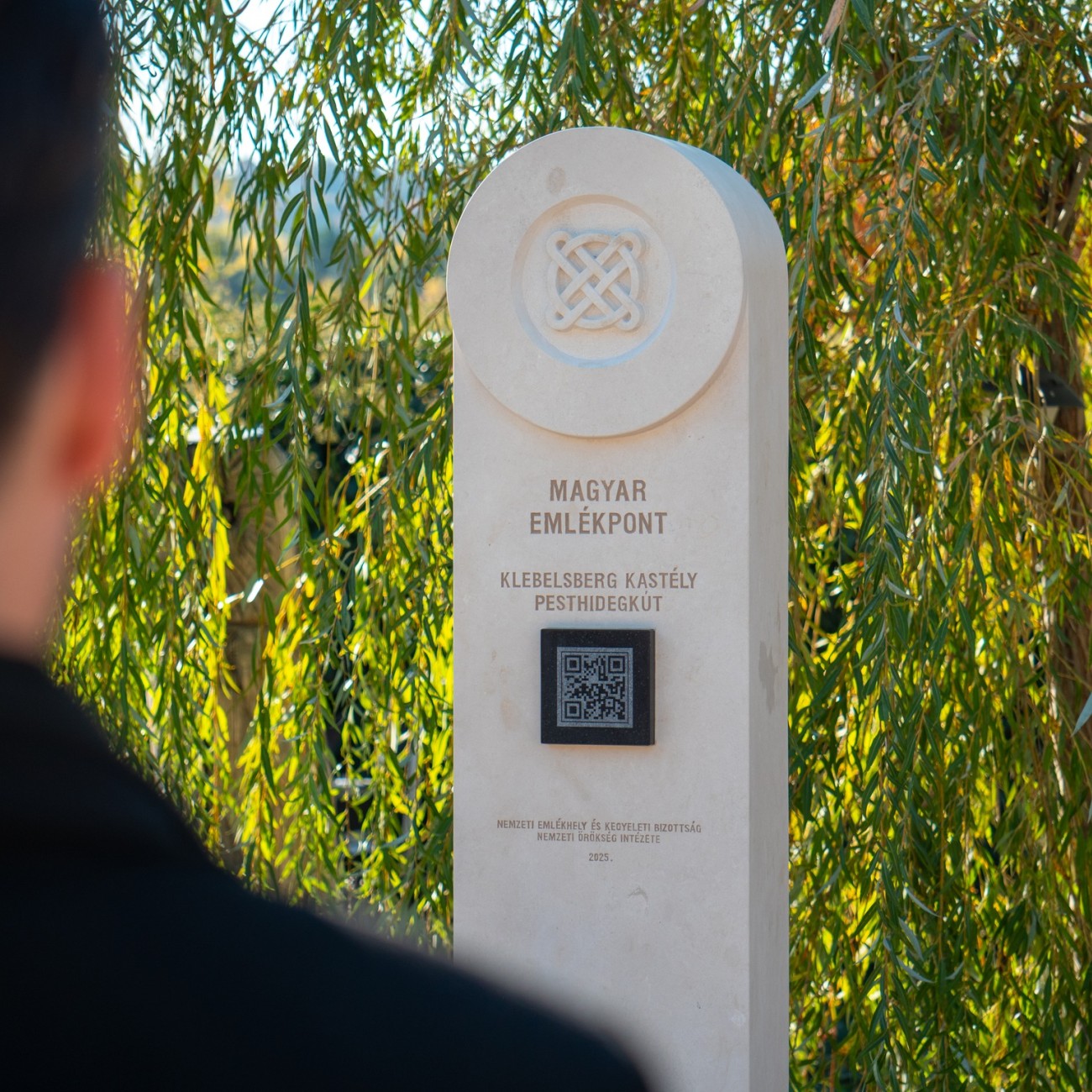 Magyar emlékpontot jelölő sztélé avatása a pesthidegkúti Klebelsberg Kastélynál