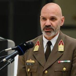 Dr. Töll László