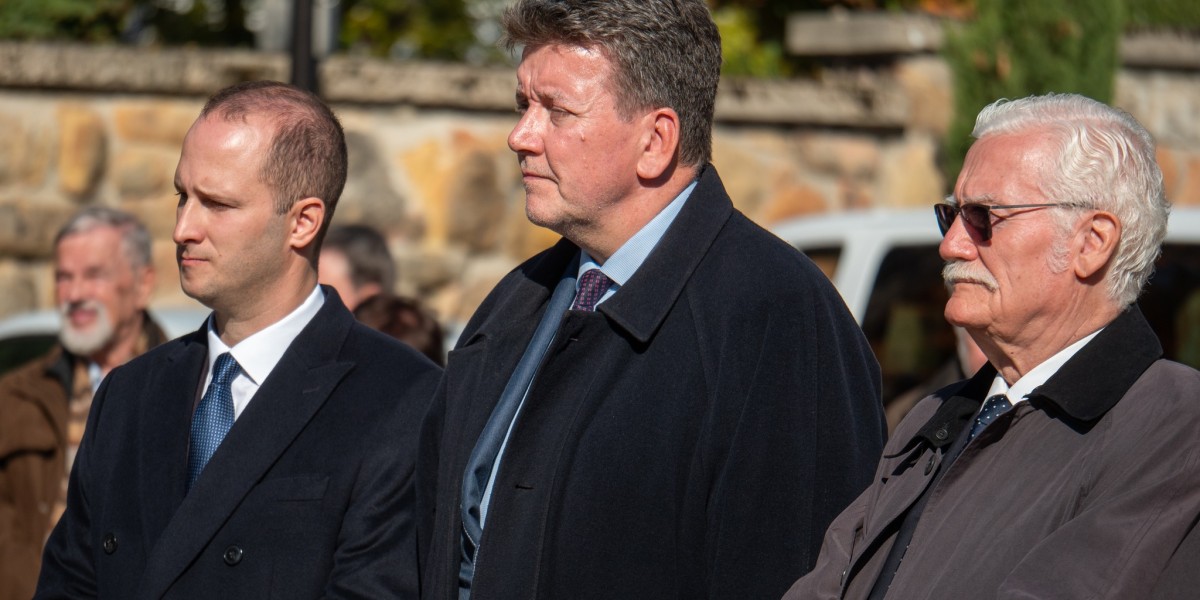 Magyar emlékpontot jelölő sztélé avatása a pesthidegkúti Klebelsberg Kastélynál