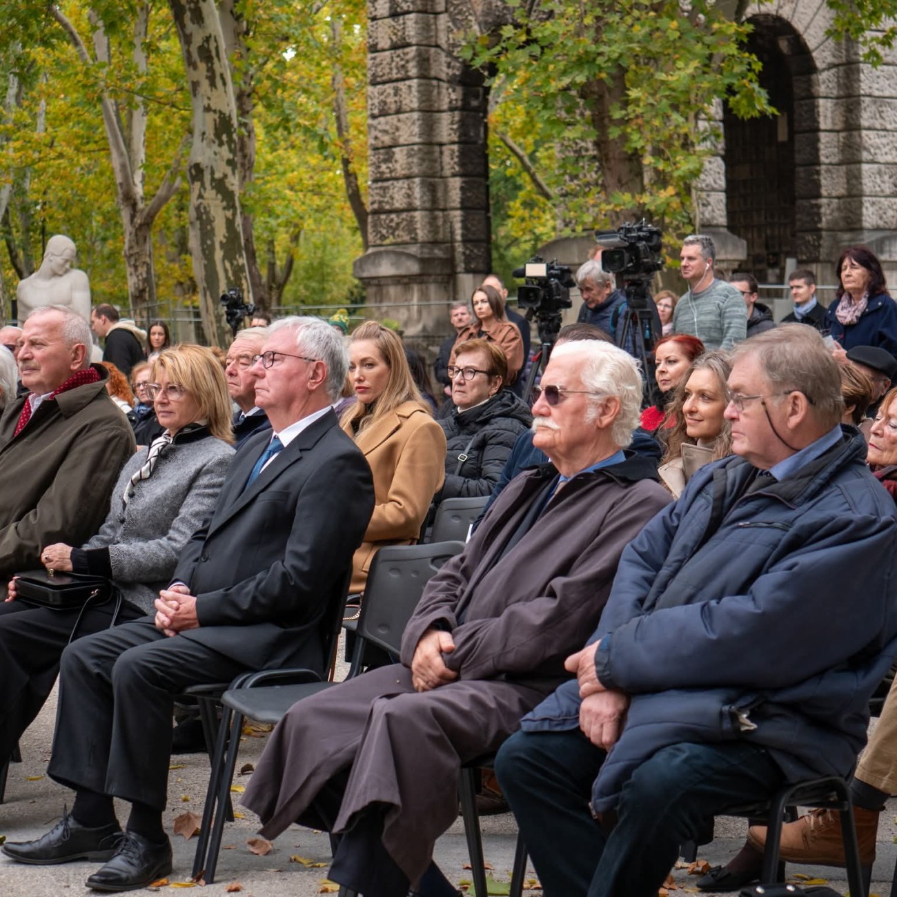 Jókai Mór felújított síremlékének átadója