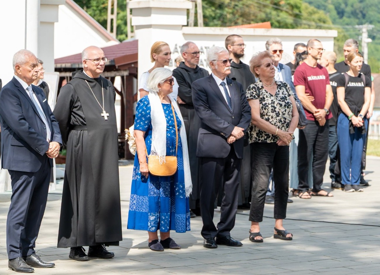 Bakonybél, Szent Mauríciusz Monostor történelmi emlékhely sztélé avatás